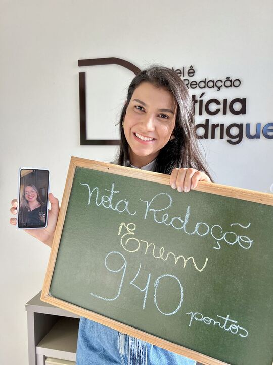 Aluna aprovada Eloíza com nota 940 na redação do ENEM