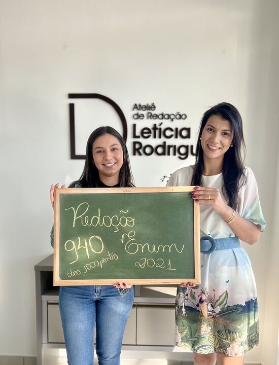 Aluna aprovada Fernanda com nota 940 na redação do ENEM