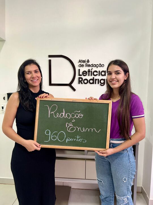 Aluna aprovada Helena com nota 960 na redação do ENEM