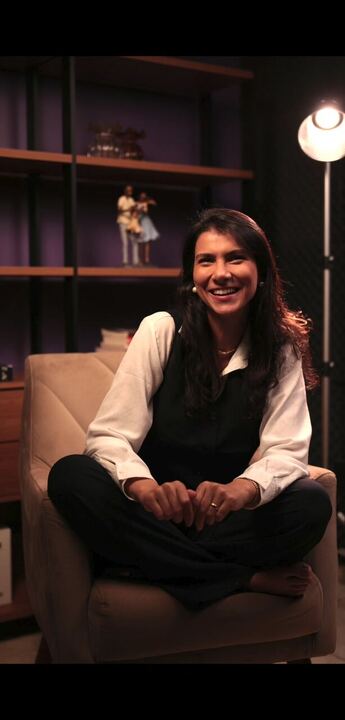 Prof. Letícia, professora de redação para o ENEM